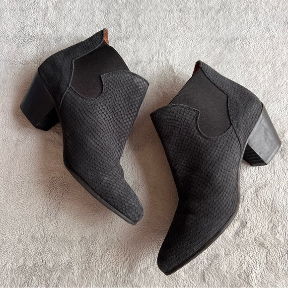 Anthropologie Sixtyseven Distressed Croc Leather Boho Chelsea Ankle Boots - Picture 1 of 12